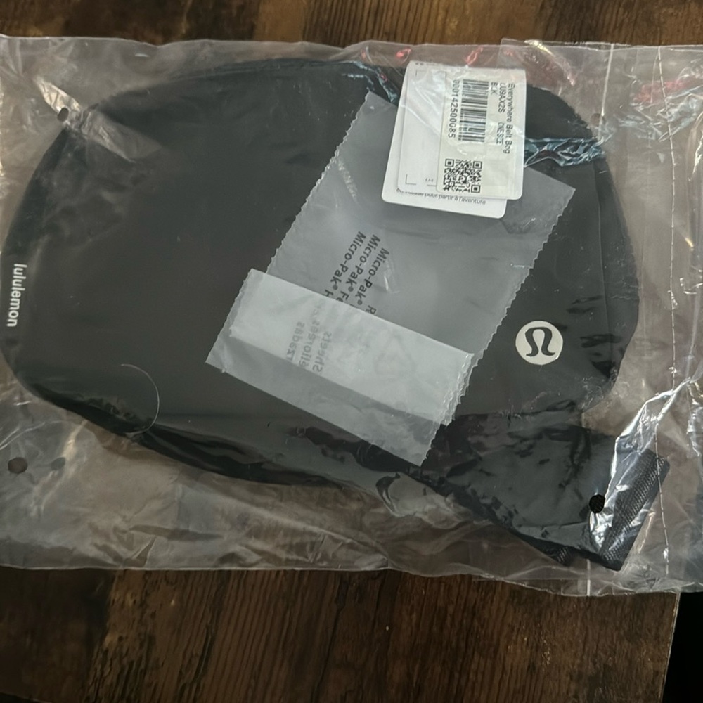 Lululemon Everywhere Belt Bag - new with tags